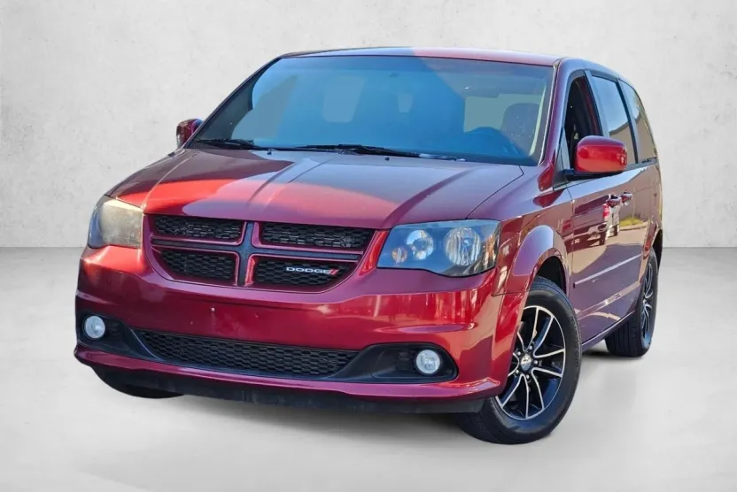 2015 Dodge Grand Caravan R/T photo 1