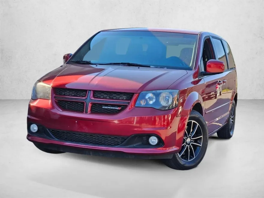 2015 Dodge Grand Caravan R/T photo 1