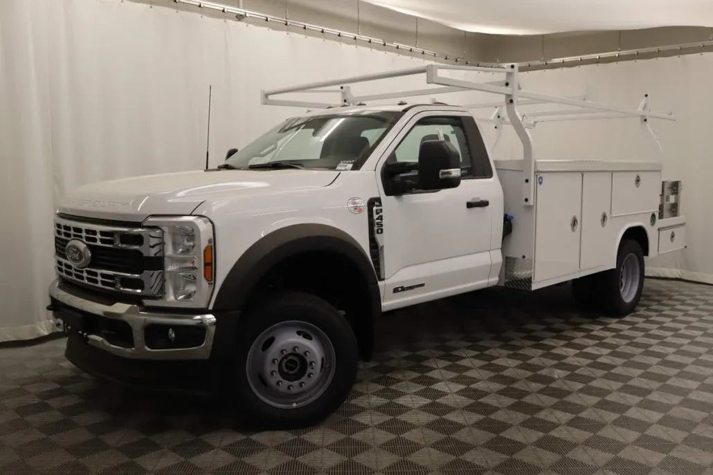 2024 Ford F-450 photo 1