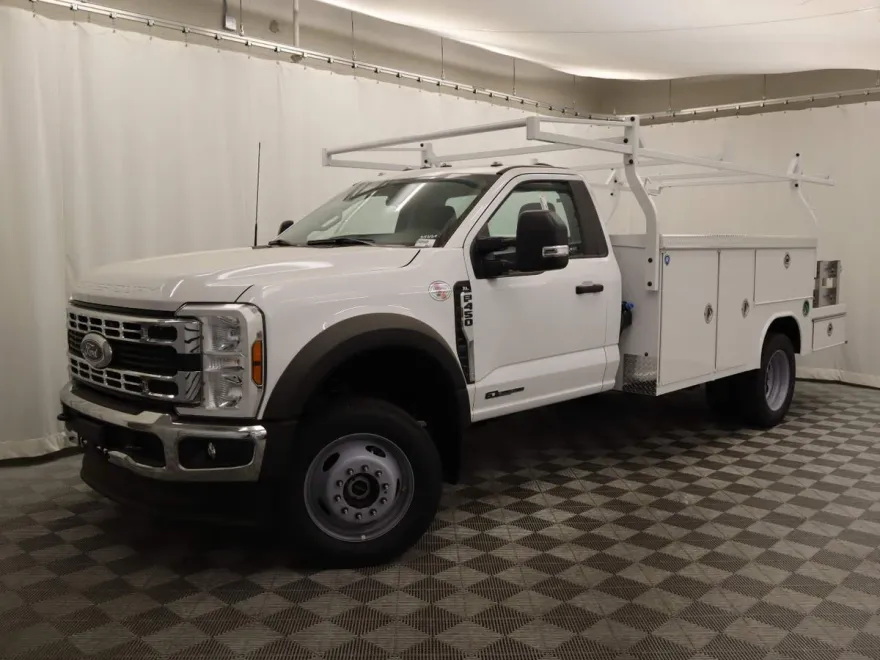 2024 Ford F-450 photo 1