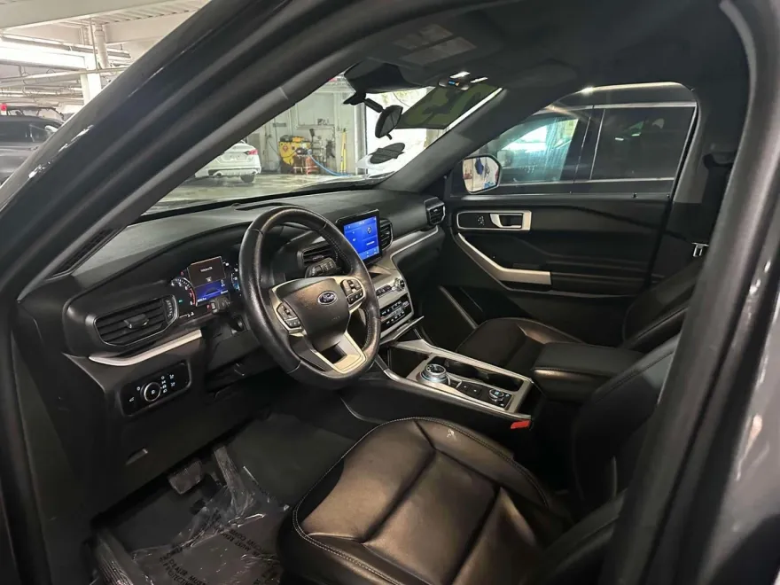 2023 Ford Explorer XLT photo 14
