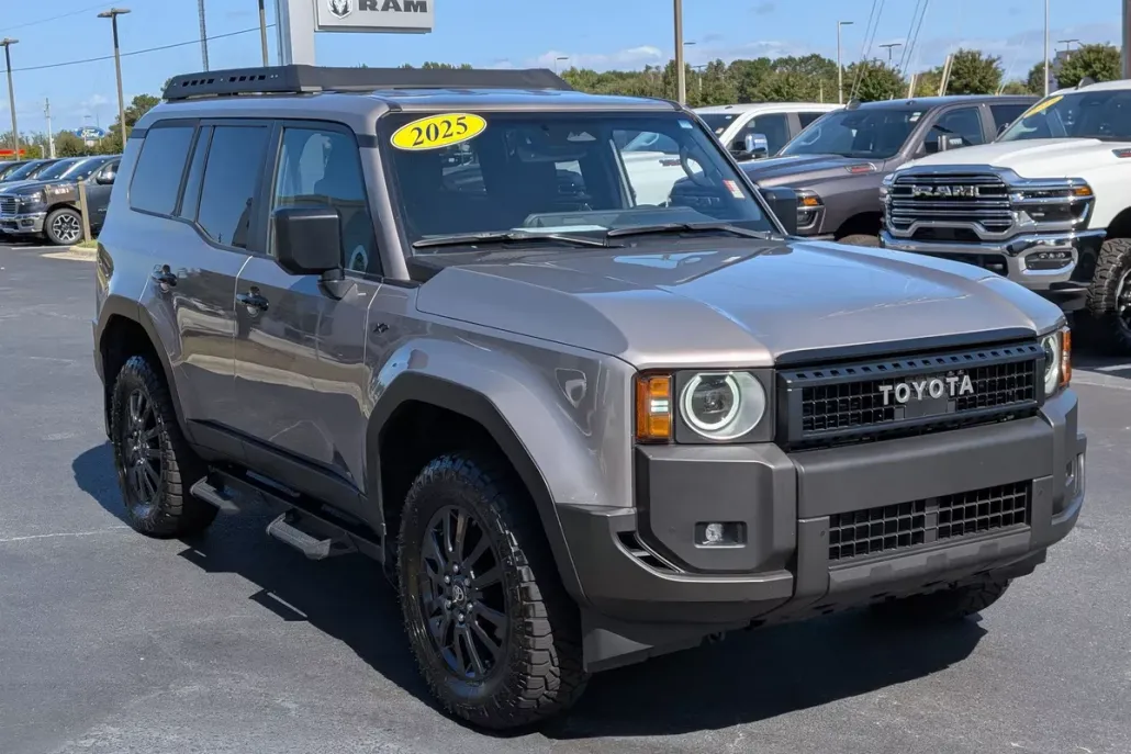 2025 Toyota Land Cruiser Hybrid photo 1