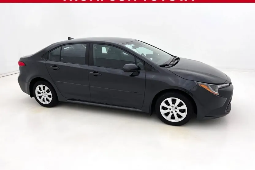 2024 Toyota Corolla LE photo 1