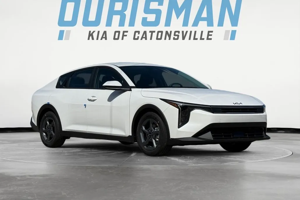 2025 Kia K4 LXS photo 1