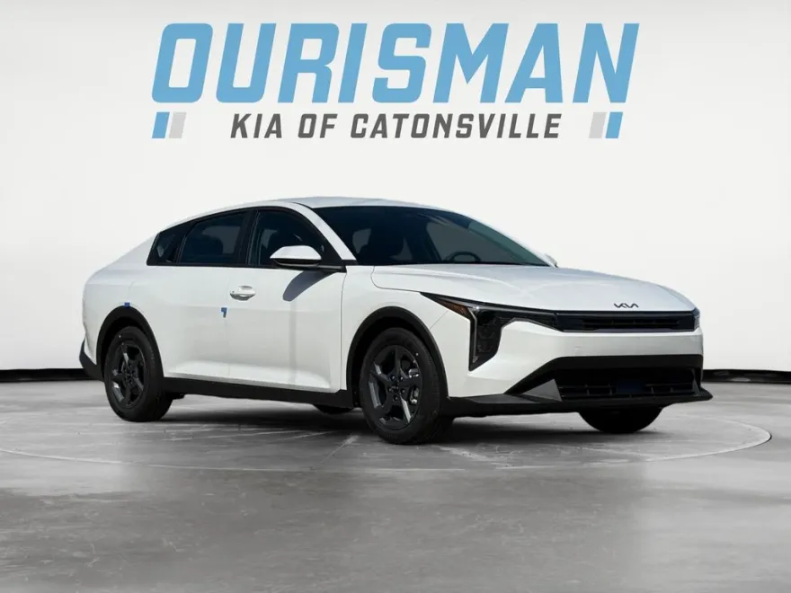2025 Kia K4 LXS photo 1