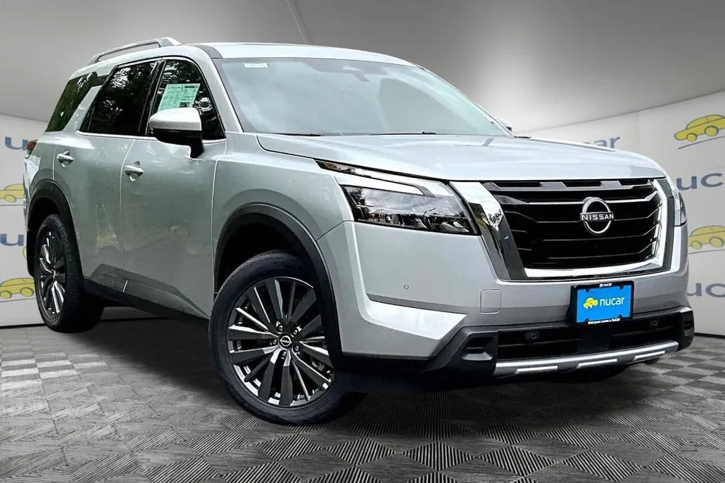 2025 Nissan Pathfinder SL photo 1