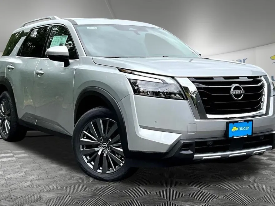 2025 Nissan Pathfinder SL photo 1