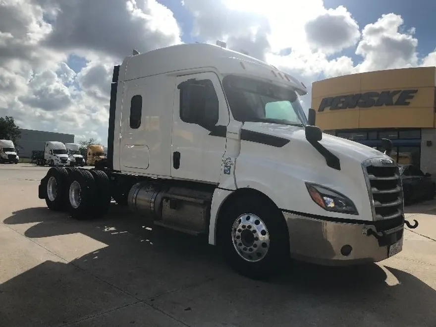 2020 Freightliner Cascadia 126" Sleeper Cab photo 1