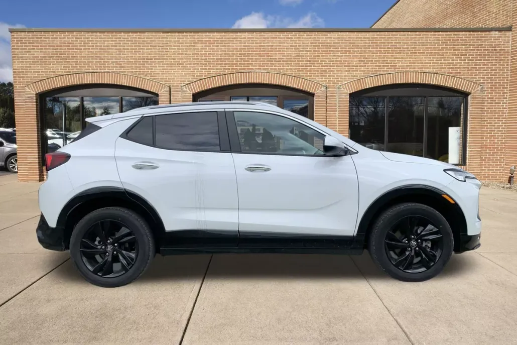 2024 Buick Encore GX Sport Touring photo 1