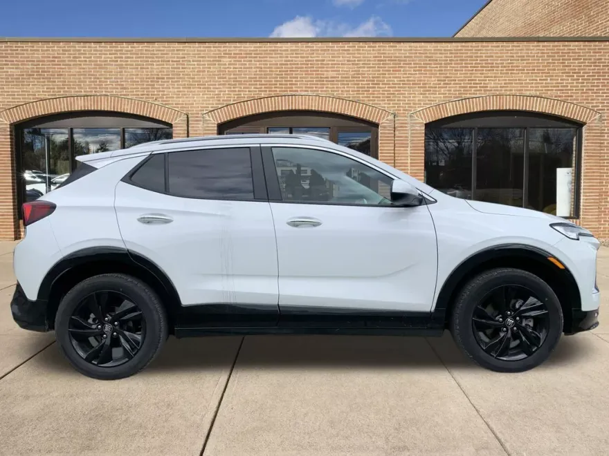 2024 Buick Encore GX Sport Touring photo 1