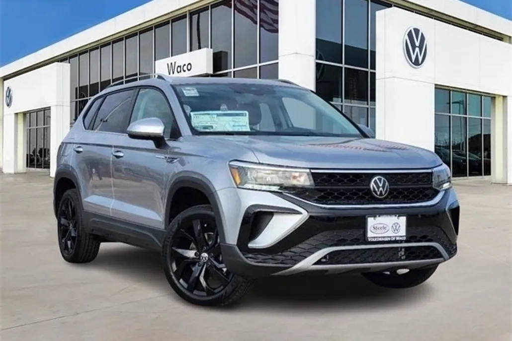 2024 Volkswagen Taos SE photo 1