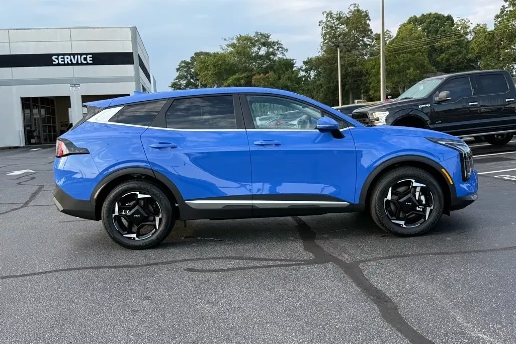 2026 Kia Sportage EX photo 1