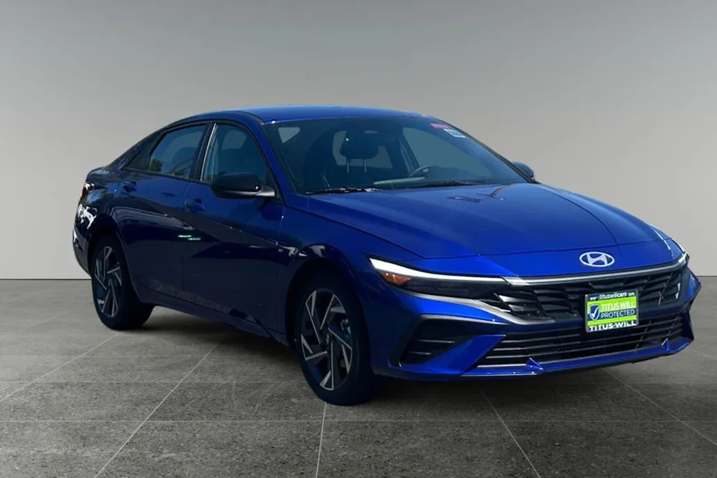 2025 Hyundai Elantra SEL Sport photo 1