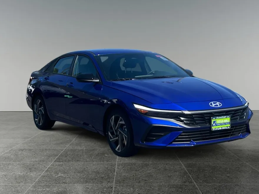 2025 Hyundai Elantra SEL Sport photo 1