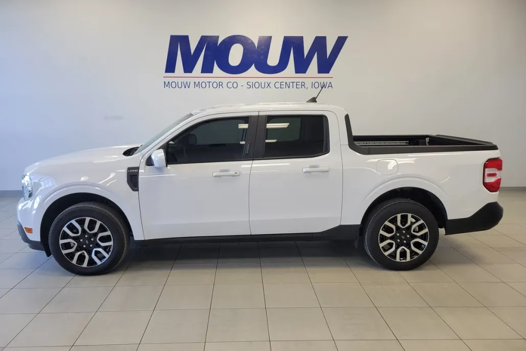 2022 Ford Maverick Lariat photo 1