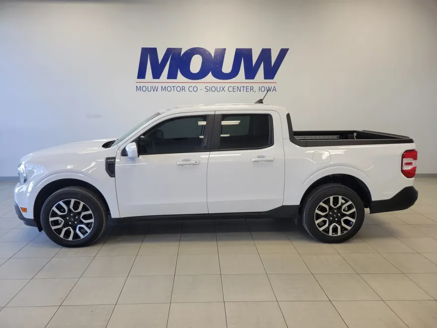2022 Ford Maverick Lariat photo 1