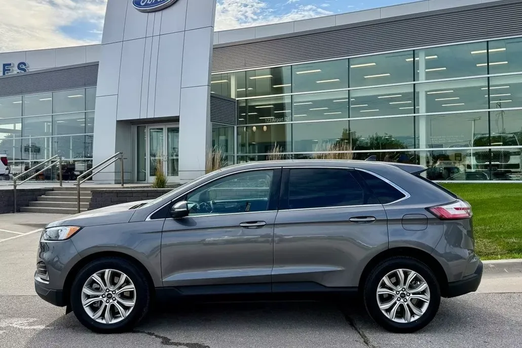 2024 Ford Edge Titanium photo 1