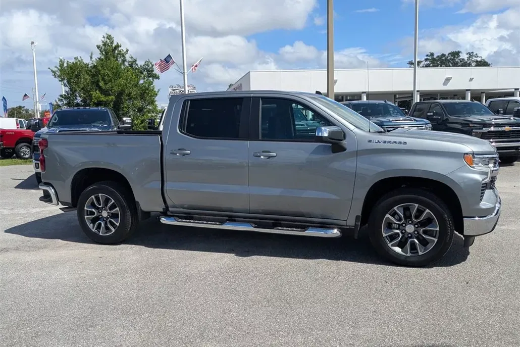 2025 Chevrolet Silverado 1500 LT photo 1