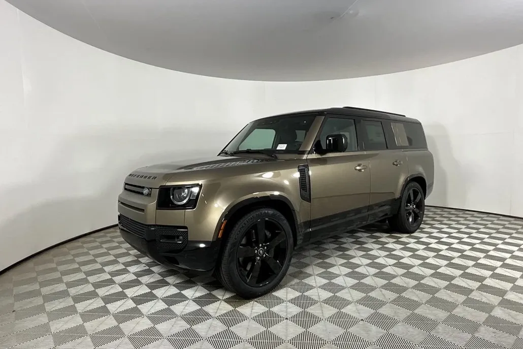 2025 Land Rover Defender 130 X-Dynamic SE photo 1