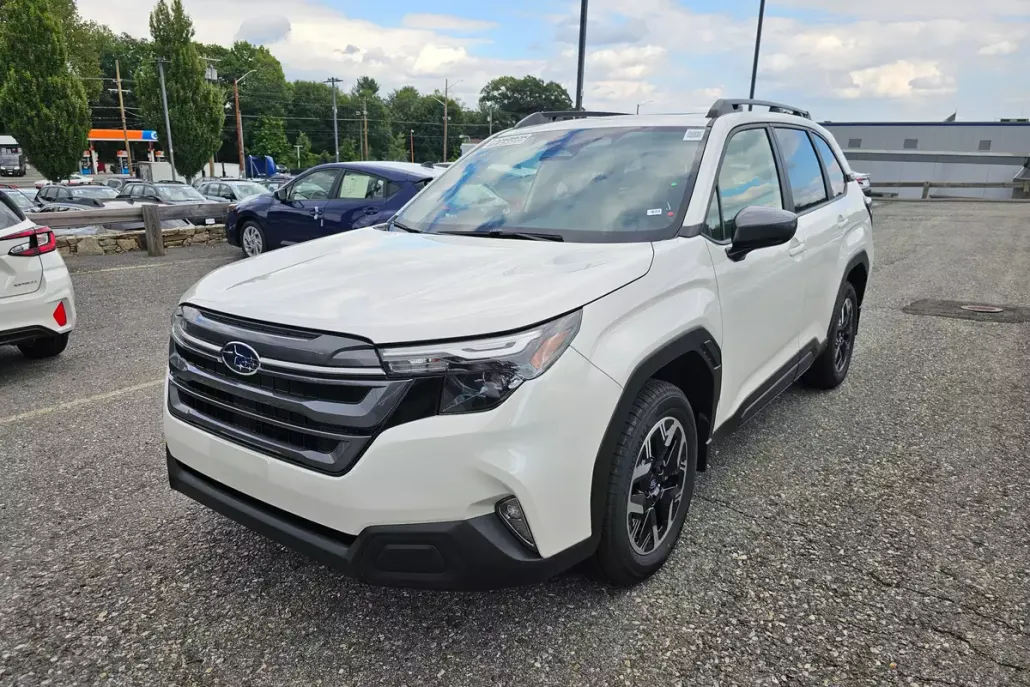 2025 Subaru Forester Premium photo 1