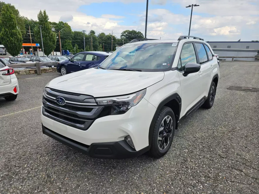 2025 Subaru Forester Premium photo 1