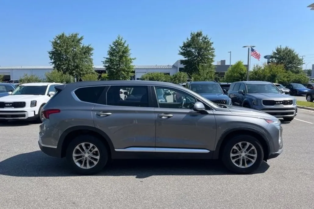 2020 Hyundai Santa Fe SE photo 1