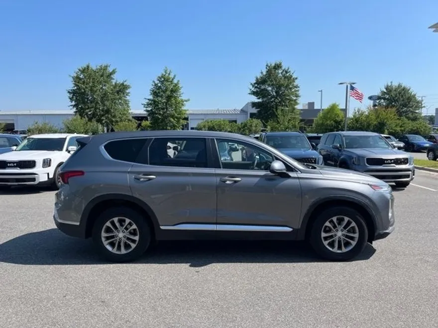 2020 Hyundai Santa Fe SE photo 1