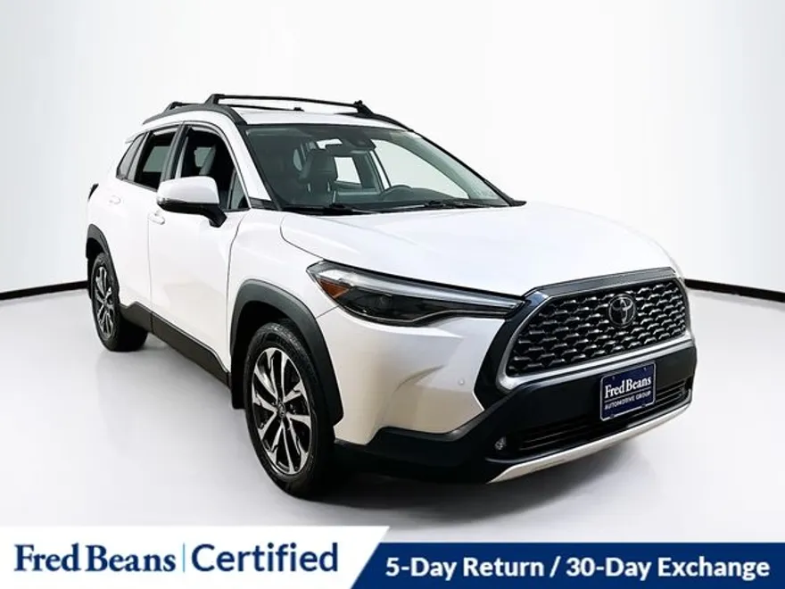 2022 Toyota Corolla Cross XLE photo 1