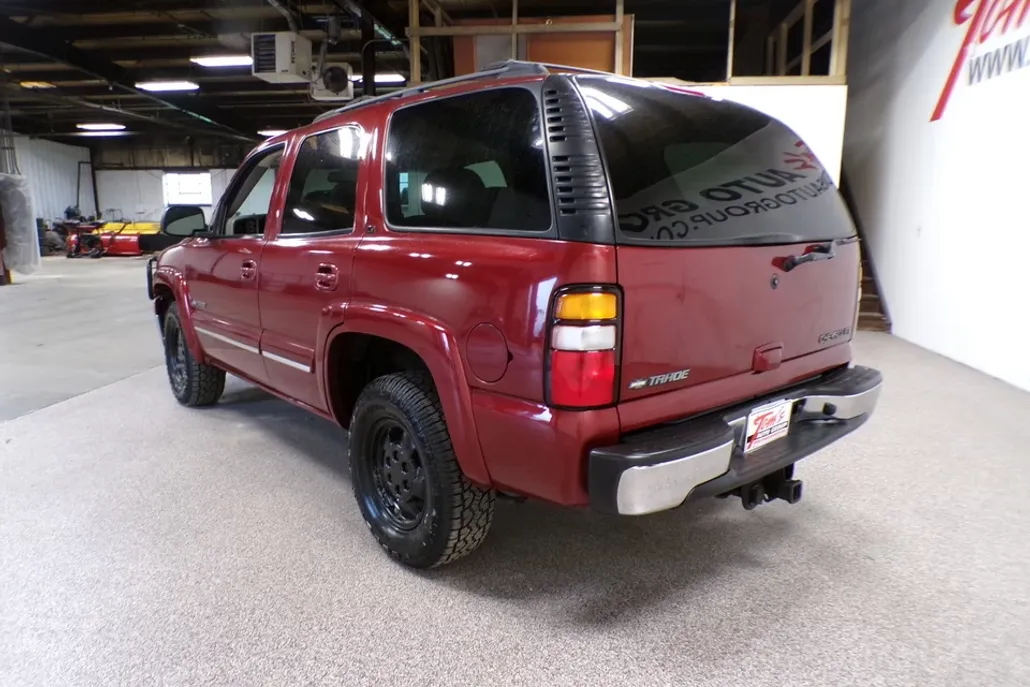 2002 Chevrolet Tahoe LT photo 1