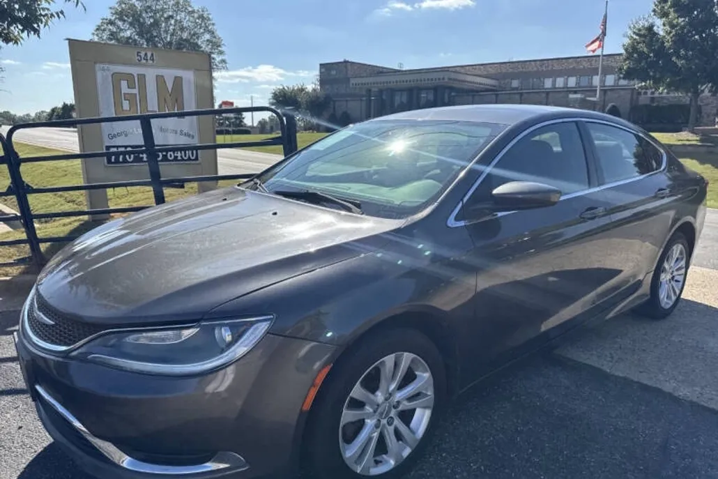 2016 Chrysler 200 Limited photo 1