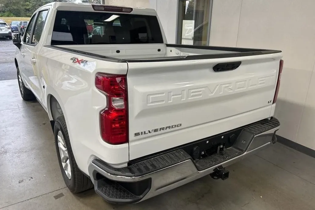 2022 Chevrolet Silverado 1500 LT photo 1