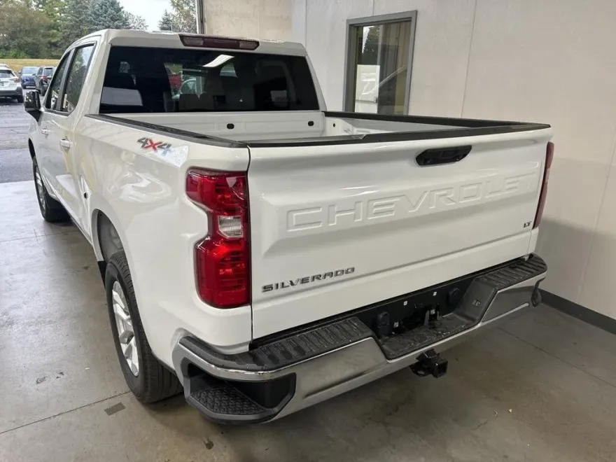 2022 Chevrolet Silverado 1500 LT photo 1