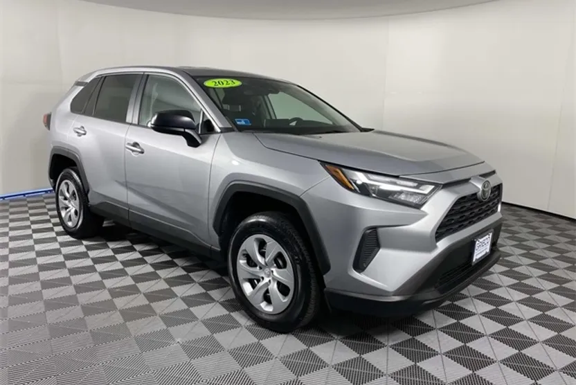 2023 Toyota RAV4 LE photo 1