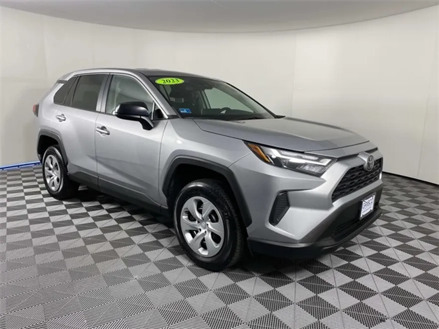 2023 Toyota RAV4 LE photo 1