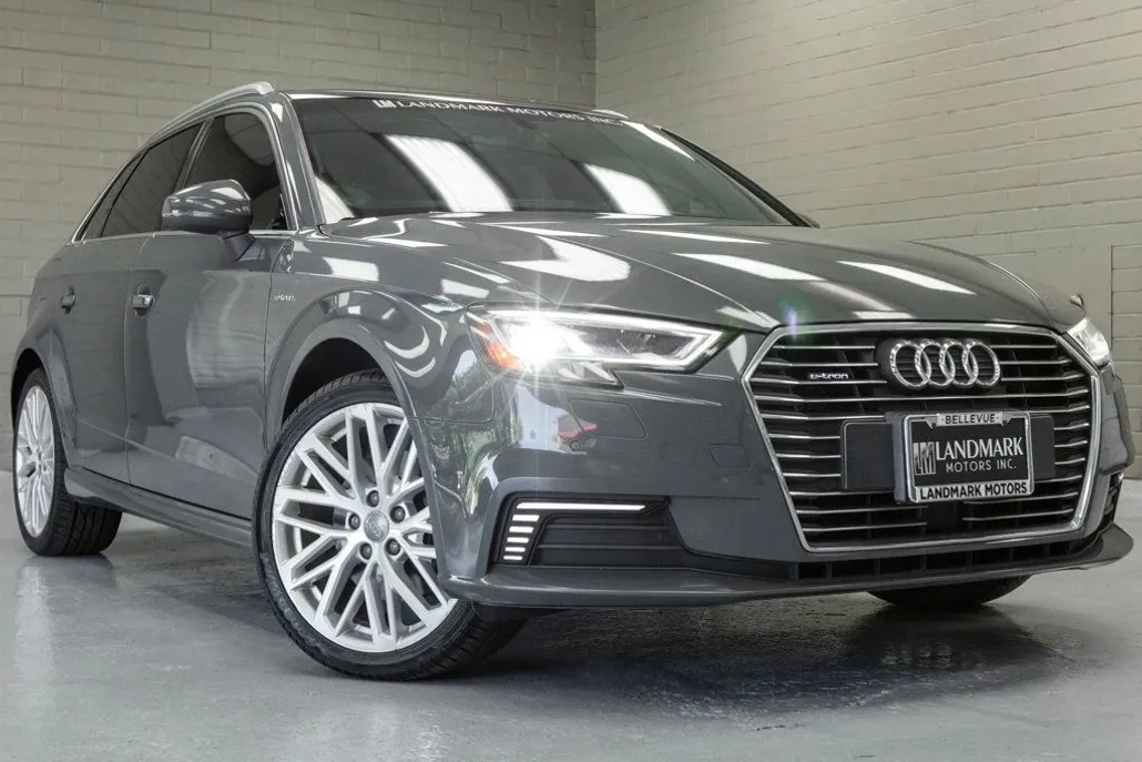 2018 Audi A3 E-tron TFSI Premium Plus photo 1
