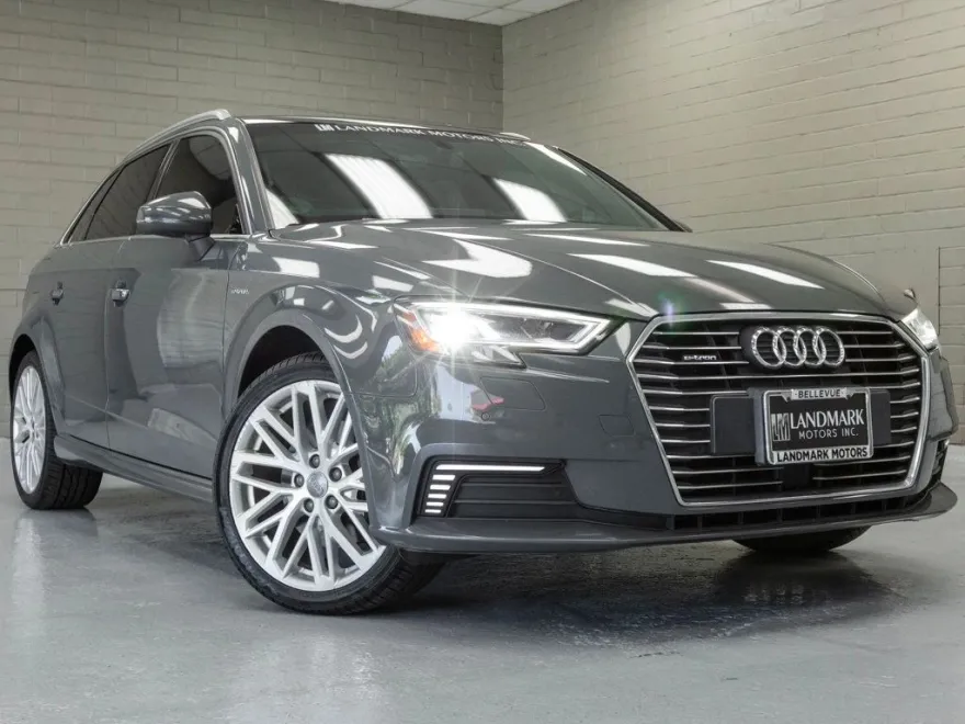 2018 Audi A3 E-tron TFSI Premium Plus photo 1