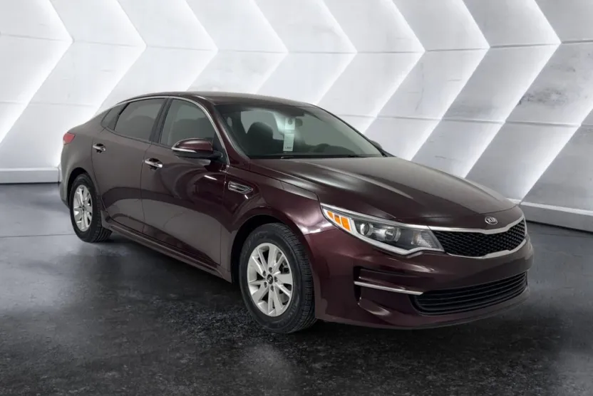 2017 Kia Optima LX photo 1