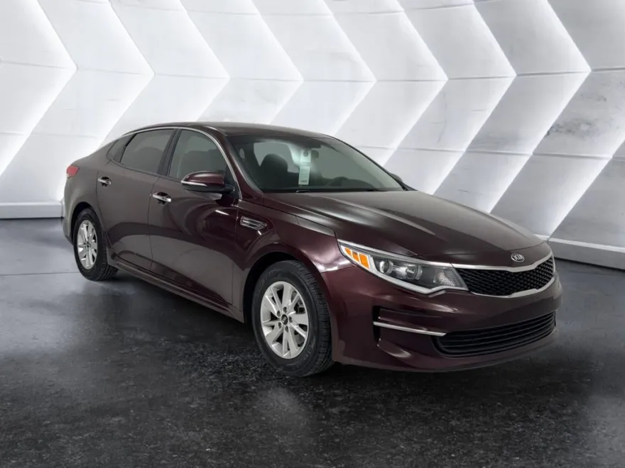 2017 Kia Optima LX photo 1
