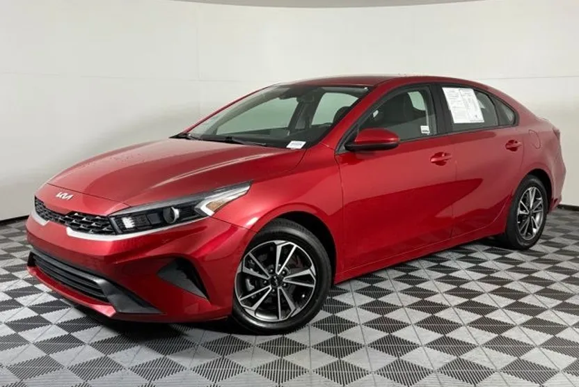 2022 Kia Forte LXS photo 1