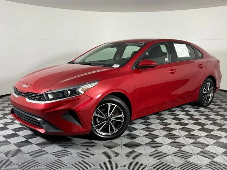 2022 Kia Forte LXS photo 1