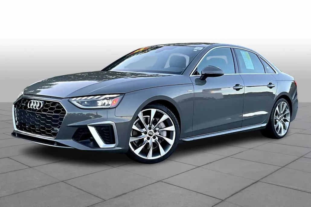 2023 Audi A4 S line Quattro Premium Plus photo 1