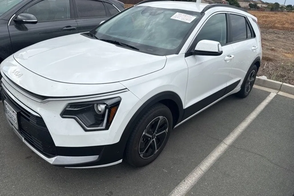 2023 Kia Niro EX photo 1