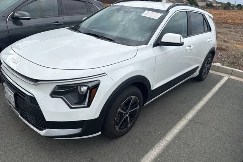 2023 Kia Niro EX photo 1
