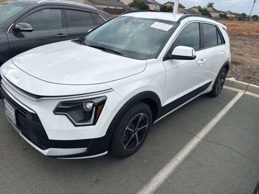 2023 Kia Niro EX photo 1