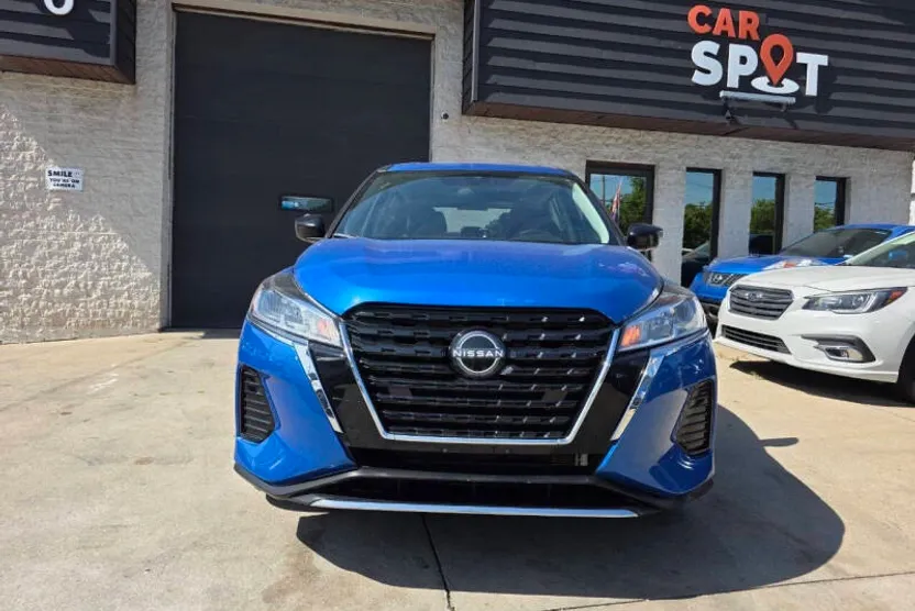 2022 Nissan Kicks S photo 1