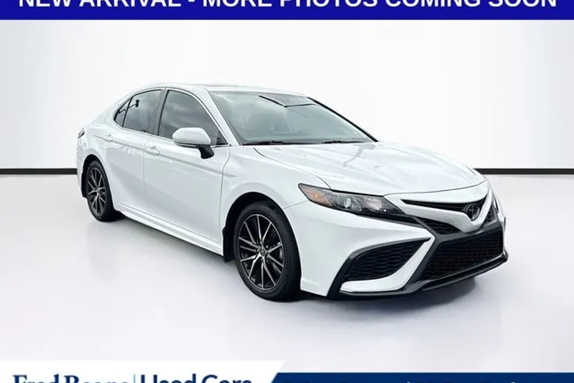 2023 Toyota Camry SE photo 1