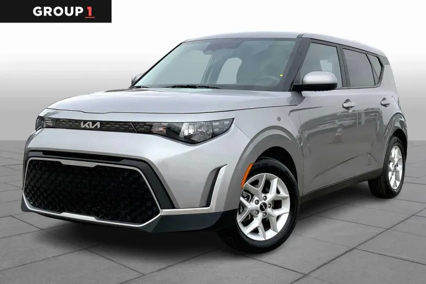 2023 Kia Soul LX photo 1