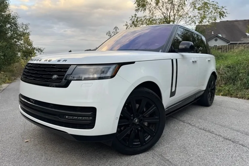 2023 Land Rover Range Rover SE photo 1