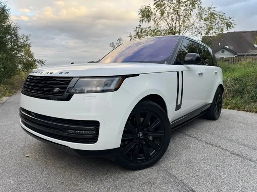 2023 Land Rover Range Rover SE photo 1