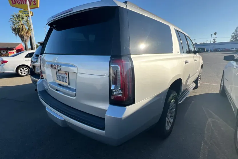 2017 Gmc Yukon XL SLT photo 1